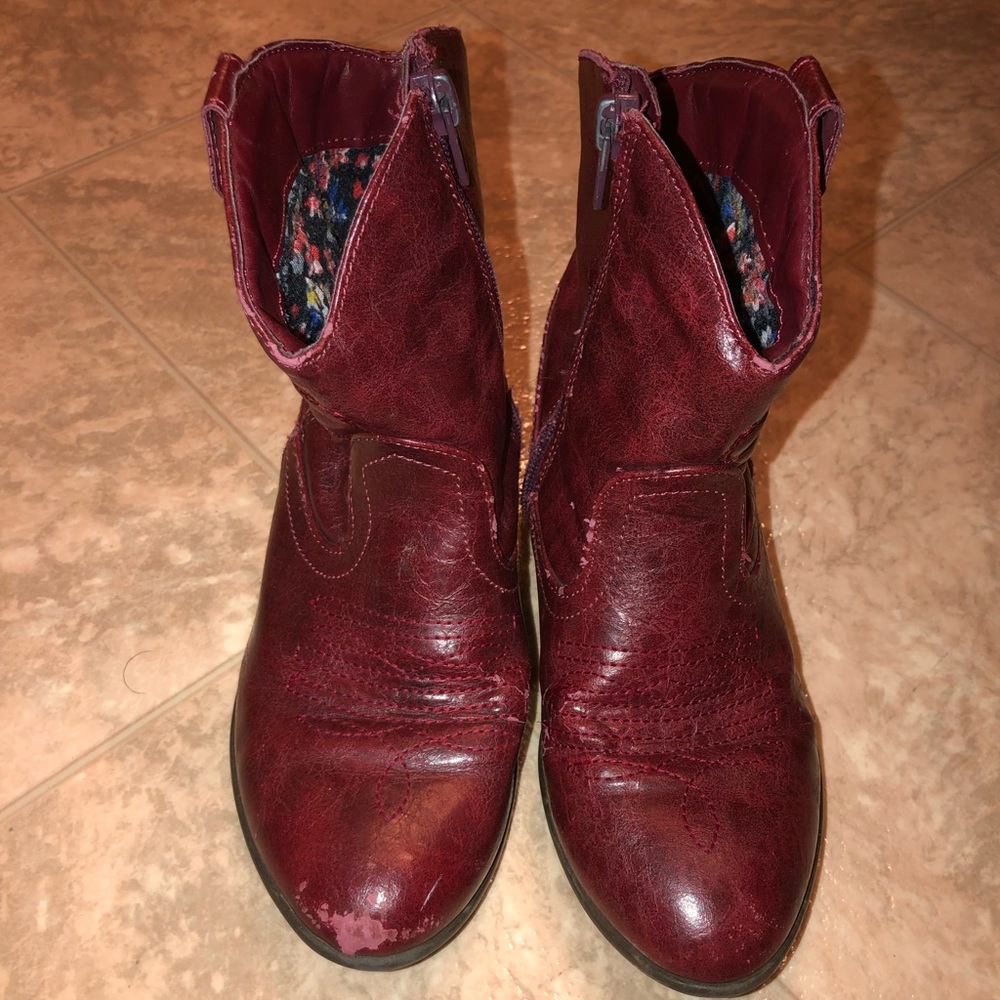 Girl’s cowgirl boots